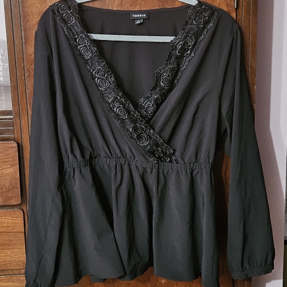 NWOT Torrid Black Surplice Peplum Top with Lace - Picture 1 of 5